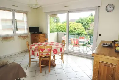 Image de Dans cadre verdoyant, logement paisible pour 4 personnes!