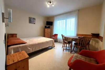 Image de Mignon logement, très agréable avec piscine, tennis!