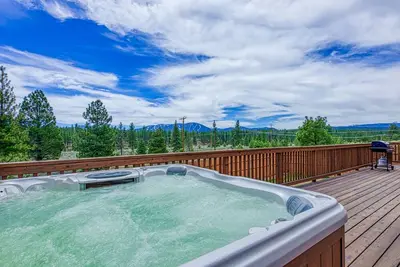Image de Dog-Friendly Home with Deck, Private Hot Tub, Grill, Wood Fireplace