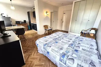 Image de Studio à proximité du centre ville et des Thermes d'Aix-les-Bains!