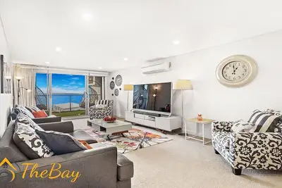 Image de Shoal Bay Apartment one street back from the beach with water views
