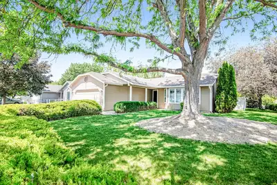 Image de Homey, dog-friendly escape with private yard, WiFi & W/D