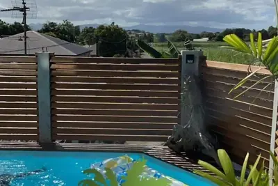 Image de Abymes  petit F3 cosy avec piscine - min 2 nuits 2 pers à partir de 70€\/nuit