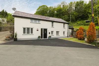 Image de Bwthyn Bach Gwyn, pet friendly, with hot tub in Penrhyndeudraeth