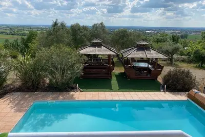 Image de Tout Confort, Calme, belle Vue Sur Toulouse - décoration comme à Bali