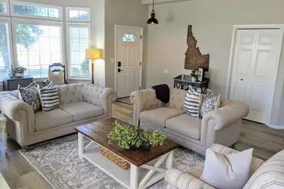 Image de ☀️MeridianBnB - Idaho - Pristine 4br/2ba Spacious Home In The Heart Of Meridian