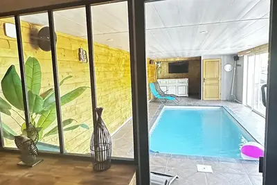 Image de Grande Maison atypique au pays basque 16 couchages. Piscine d’intérieur