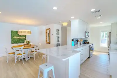 *Fully Renovated* Lil' Nauti Beach Villa *Pool & Dock* on Siesta Key