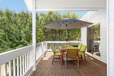 Image de Chloe's Place ~ Aldinga Beach - Airy Family Abode Overlooking a Reserve