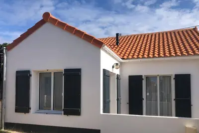 Image de Maison vendéenne rénovée, proche plage et commerces. Située sur voie privée.