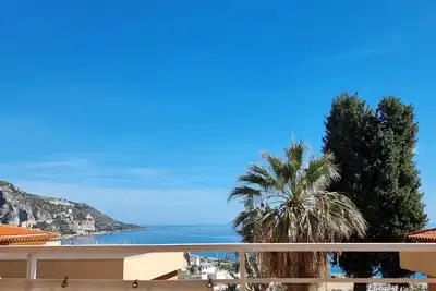 Image de Le Garavan: terrasse sud, jardin, piscine privée, 500m des plages par chemin privé