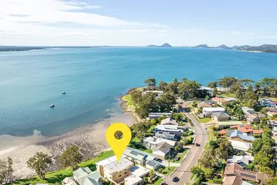 Image de Pelican Sands 2, 83 Soldiers Point Road - fantastic waterfront unit with pool and air conditioning