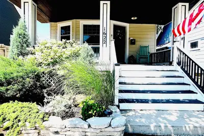 Image de Beautiful Lakewood Home, minutes from downtown Cle
