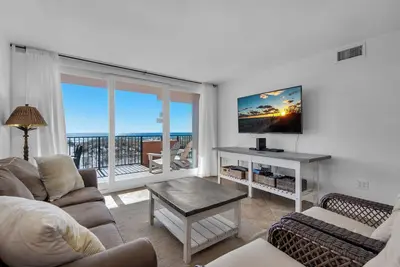 Image de ⭐Beachfront-Wraparound Balcony-Pool-2br Gulf Winds 101⭐