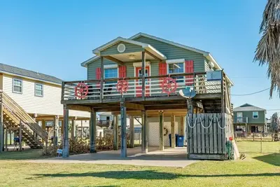Image de Huge Yard, Outdoor Shower, Cute Beach Decor!