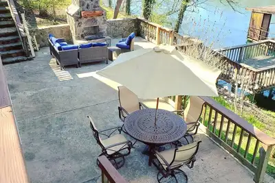 Image de Beautiful River Front Cabin with Private Dock! Perfect spot for Trout Fishing!
