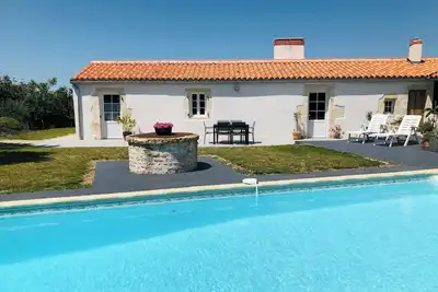 Image de Logement avec piscine, entre La Rochelle et le Marais Poitevin, pour 2 Ă 5 pers.