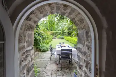 Image de Johnstone's Secret Garden - idyllic apt with private garden set by the weir in the centre of Bath