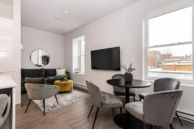 Image de Stylish & Fun 1 Bedroom Apartment in Le Plateau by Denstays