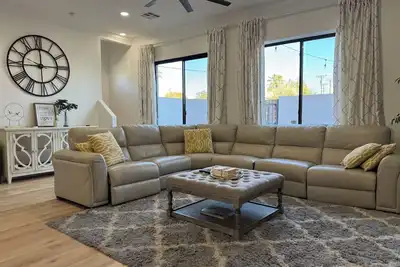 Image de Promo 5% & 10% Discounts\nRemodeled Gem! Modern Home Near Airport & Old Town