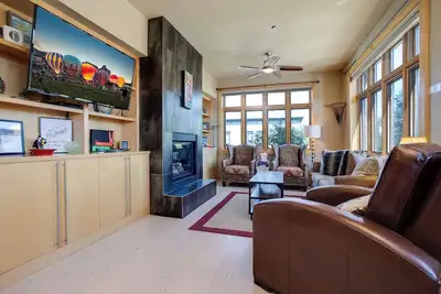 Image de Alp2c | A/C | Downtown | Walk to Shops | Free City Bus | Ski Locker at Base