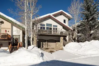 Image de L2650 | A/C | Beautiful Mtn Home | Private Hot Tub | Mountain Views | Winter Shu
