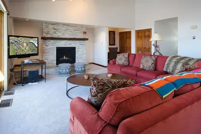 Image de Nl205 | Ski Out/Walk In | Stunning Views from Great Room | Hot Tub | Winter Shut