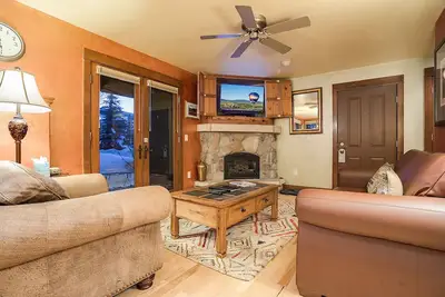 Image de O3106 | Ground Floor Condo | Hot Tub | Free City Bus