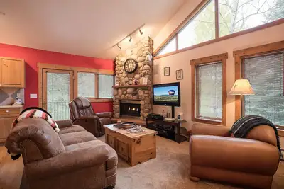 Image de Sck715 | Nice Spacious Townhome | Minutes to Ski Area | Free City Bus