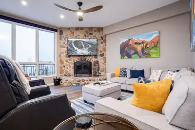 Image de Sl300 | Modern Penthouse | Amazing Views | Winter Shuttle | Pool | Hot Tub | 100
