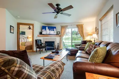 Image de V1414: Close to the Mtn | Free City Bus | Hot Tub | Private Garage