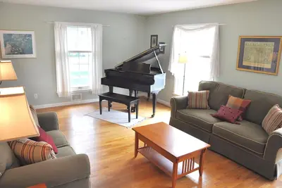 Image de Charming Home In Quiet Location Near Downtown Holland!