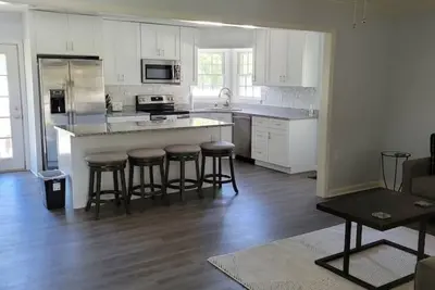 Image de Conveniently Located 3 Bedroom 2 Bathroom