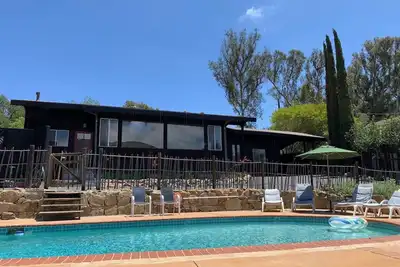 Image de Poolside Oasis in Topanga Canyon
