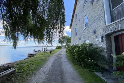 Image de The Granary Flat at the Historic Glenora Mill