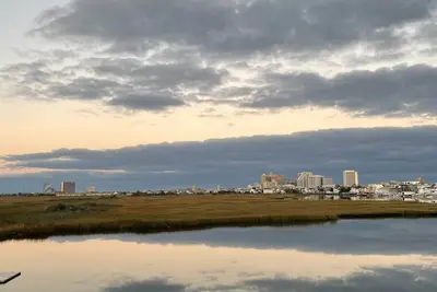 Image de New Private Luxury Home With Elevator Blocks From The Beach And Bay