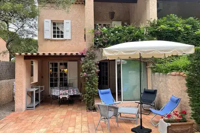 Image de Dans domaine privé et sécurisé appt Type 2 avec 3 piscines, 2 tennis