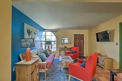 Image de Modern Green Valley Condo - Near National Park!