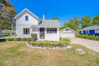 Image de Dreamy Coastal Cottage W/ Free WiFi, Full Kitchen, & Large Deck - Walk to Town