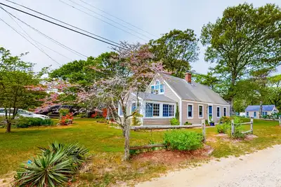 Image de Two-story home with beach access, sunroom, fast WiFi, washer/dryer, & partial Ac