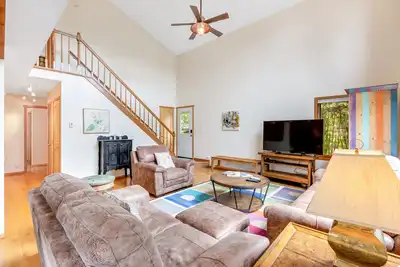 Image de Mountain House + Loft w/Free WiFi, Enclosed Patio, Gas Grill, Cable