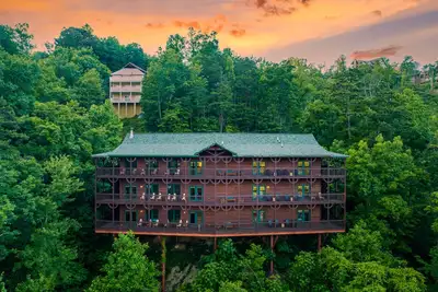Image de Hickory Ridge by AvantStay | Incredible Private Elevated Cabin | Sleeps 20!
