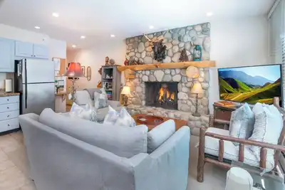 Image de Village Center 1e | 2br Condo in the Heart of Vail Village
