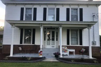 Image de 2 story farm house just off 795, sleeps 10+