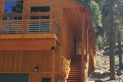 Image de Donner Lake Studio Apt. Forest Enveloped (quiet). Lake across street. Pets. \n