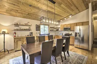 Image de Game Room: Mountain Chalet 5 Mi to Donner Lake