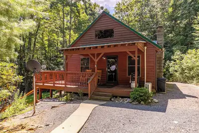 Image de Blue Flower Cabin - 10 acres, private, hot tub, fire pit