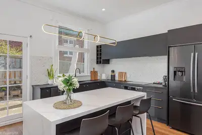 Image de Hobart's Finest, Lux 3 bdm, Central Location with off street parking.