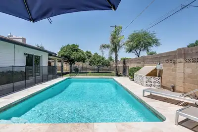 Image de A warm and welcoming ambience awaits you in this home