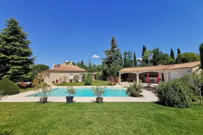 Image de Belle Propriété Avec Piscine et Pool House à 4 km du Centre D'aix-en-provence